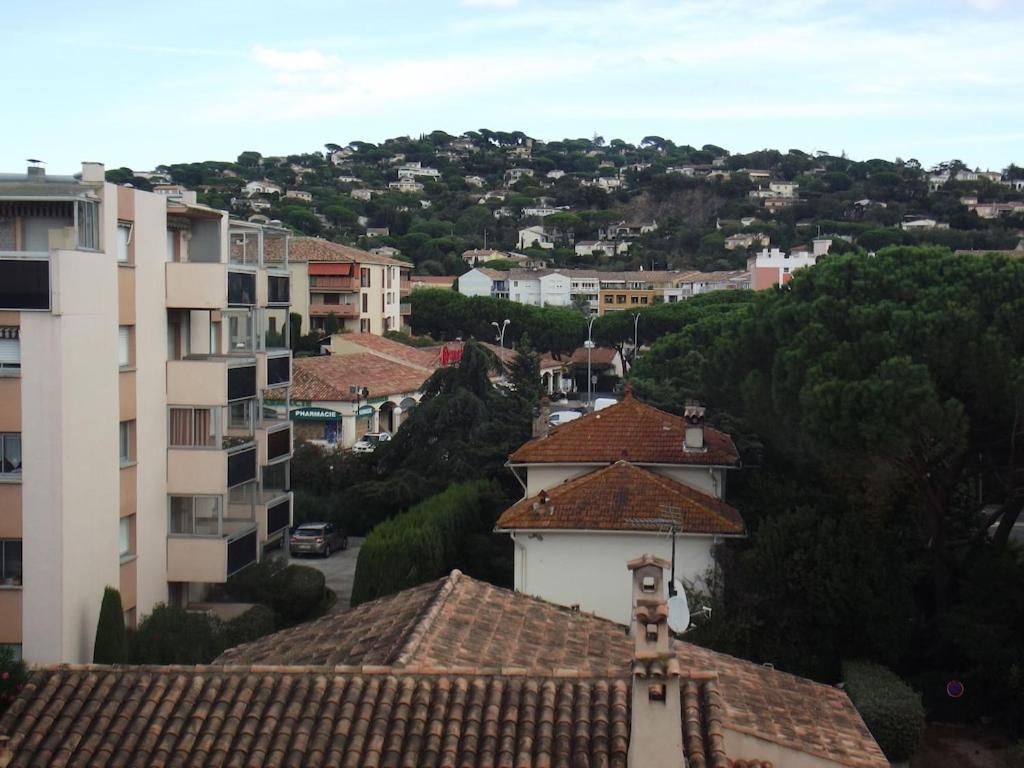 Appartement Spacieux Et Calme Classe 4 Etoiles, A 300M De La Mer Sainte-Maxime Kültér fotó